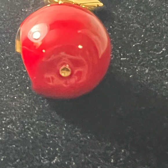 Louis Vuitton Caramel Apple Lacquer
Yellow Gold 18 Karat Pendant Charm❤️❤️ - Picture 5 of 13